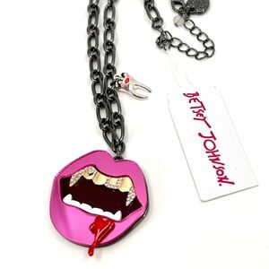 Betsey Johnson ‘Punk n Spice’ Vampire Lips/Fangs w/Tooth Charm Necklace NWT/HTF!